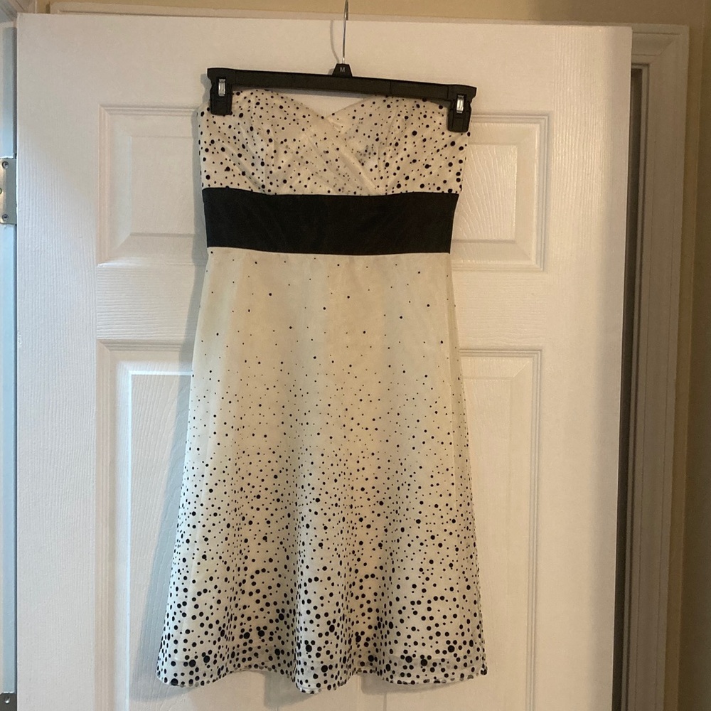 White House Black Market Strapless Cream Dress with Black Dot Print Size 0 - Picture 9 of 9